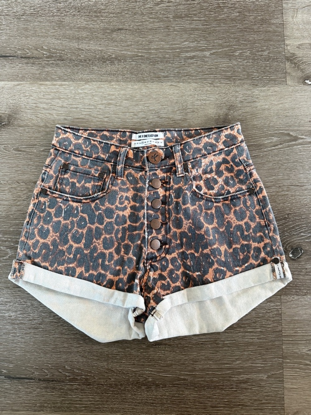 One Teaspoon Women's Harlets Denim Shorts in Bronze Leopard, size 25